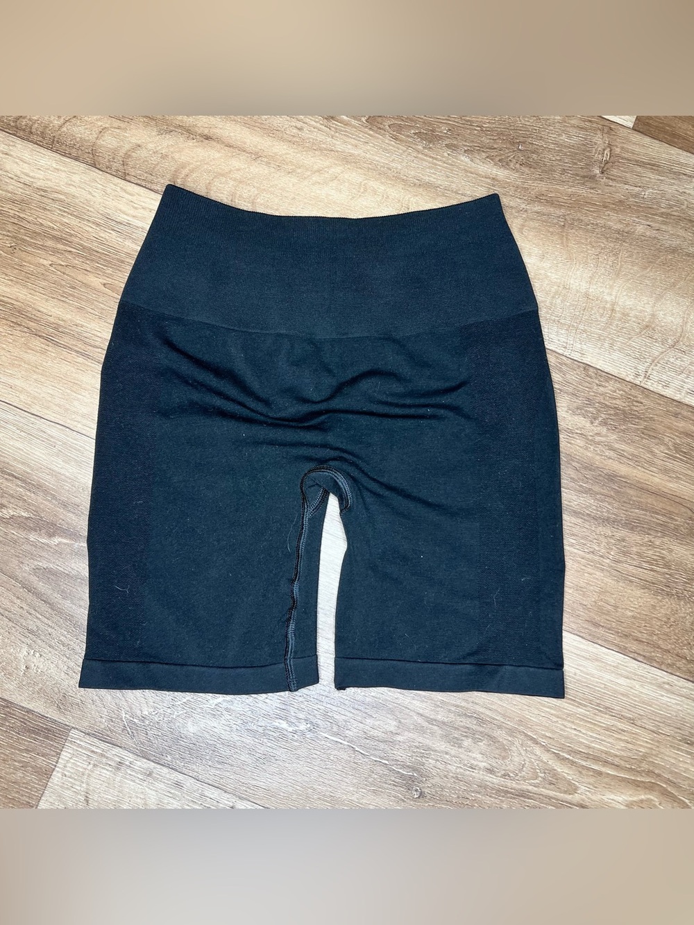 Alphalete Amplify Scrunch Butt Biker Shorts Black Small